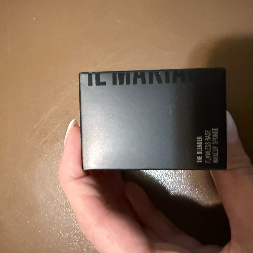 IL MAKIAGE The Blender Makeup Sponge